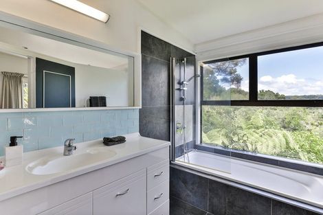 Photo of property in 37 York Road, Titirangi, Auckland, 0604