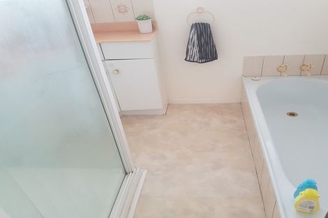 Photo of property in 8 Peter Terrace, Castor Bay, Auckland, 0620