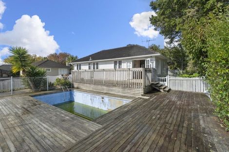 Photo of property in 6 Grainger Road, Te Atatu South, Auckland, 0610