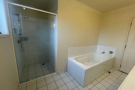 Photo of property in 3 Dainton Place, New Lynn, Auckland, 0600