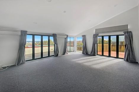 Photo of property in 24 Taroka Close, Pinehill, Auckland, 0632