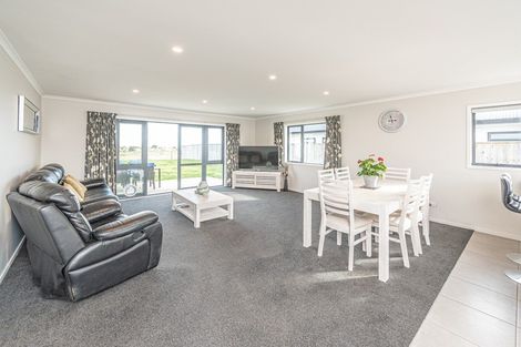 Photo of property in 41 Magnolia Crescent, Tawhero, Whanganui, 4501