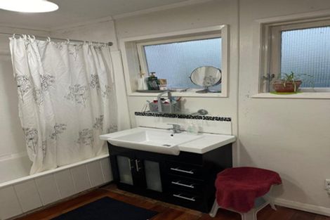 Photo of property in 19 Kiwi Crescent, Tawa, Wellington, 5028