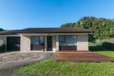 Photo of property in 2/13 Frank Evans Place, Henderson, Auckland, 0610