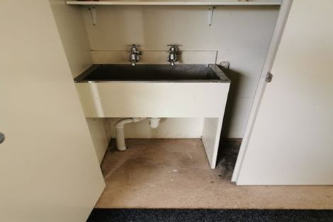 Photo of property in 70 Sturges Road, Henderson, Auckland, 0612