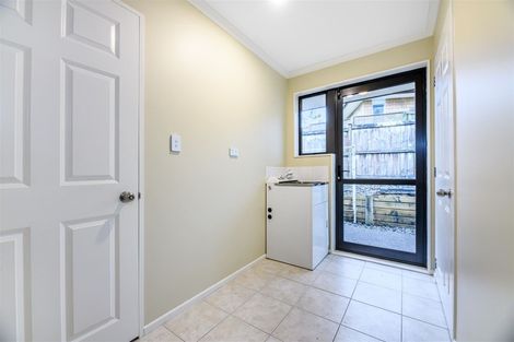 Photo of property in 4 Chelmsley Avenue, Henderson, Auckland, 0612