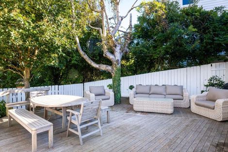 Photo of property in 7 Cobden Lane, Bluff Hill, Napier, 4110