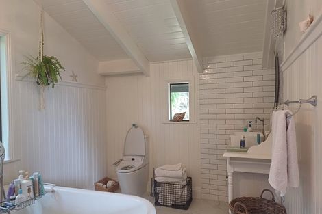 Photo of property in 1194 Scenic Drive North, Swanson, Auckland, 0816