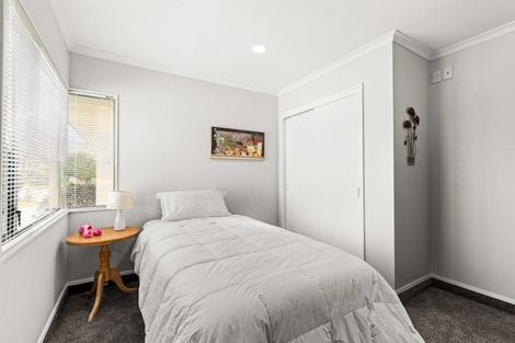 Photo of property in 18 Claridge Place, Taradale, Napier, 4112