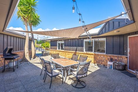 Photo of property in 17 Ashleigh Way, Waikanae Beach, Waikanae, 5036