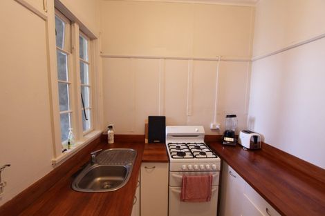 Photo of property in 2/136 Evans Bay Parade, Roseneath, Wellington, 6021