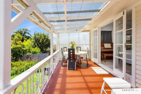 Photo of property in 48 Fairmount Road, Titirangi, Auckland, 0604