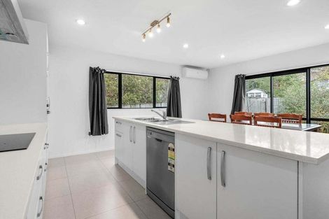 Photo of property in 27a Keegan Drive, Massey, Auckland, 0614