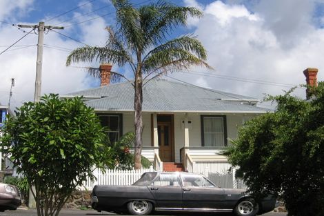 Photo of property in 17 Shoal Bay Road, Devonport, Auckland, 0624