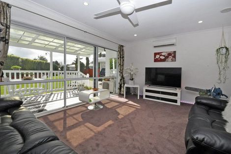 Photo of property in 27 Clinton Avenue, Te Atatu Peninsula, Auckland, 0610