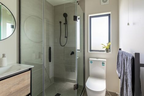 Photo of property in 7/11 Karamu Street, Te Atatu Peninsula, Auckland, 0610