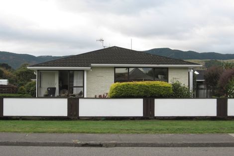 Photo of property in 2/104 Hillcrest Road, Raumati Beach, Paraparaumu, 5032
