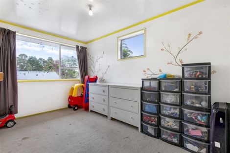 Photo of property in 28 St Catherine Crescent, West Harbour, Auckland, 0618