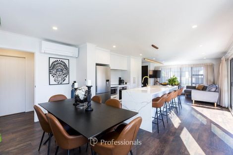 Photo of property in 22 Rewarewa Way, Timberlea, Upper Hutt, 5018