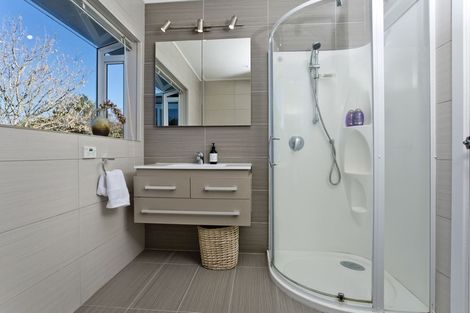 Photo of property in 48 Lynden Avenue, Hillcrest, Auckland, 0627