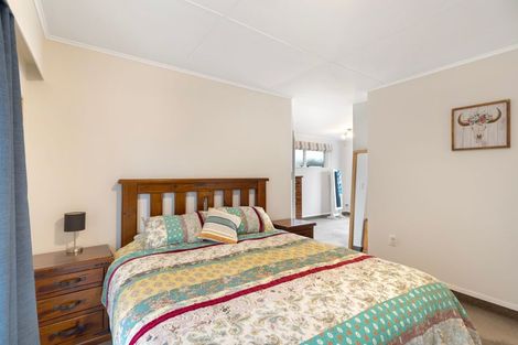 Photo of property in 52 John F Kennedy Drive, Milson, Palmerston North, 4414