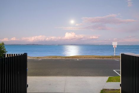 Photo of property in 18b The Esplanade, Eastern Beach, Auckland, 2012
