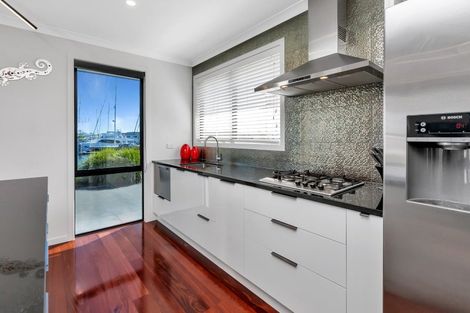 Photo of property in 7 Fred Carr Place, One Tree Point, 0118