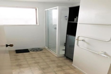 Photo of property in 1/109 Athena Drive, Totara Vale, Auckland, 0629