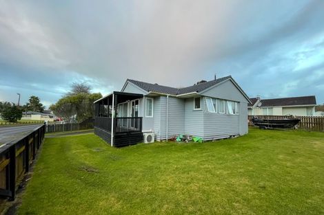 Photo of property in 21 Hamilton Drive, Waiuku, 2123