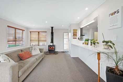 Photo of property in 18 Borrowdace Avenue, Botany Downs, Auckland, 2010