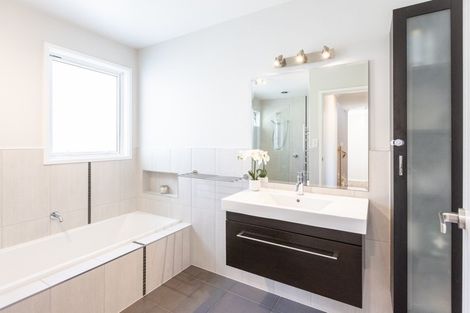 Photo of property in 30 James Cook Street, Havelock North, 4130