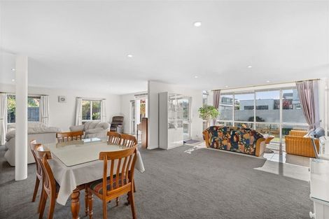 Photo of property in 76 Wai-iti Terrace, Bryndwr, Christchurch, 8052