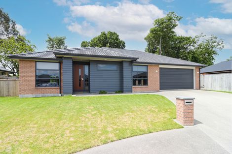 Photo of property in 5 Angus Place, Carterton, 5713