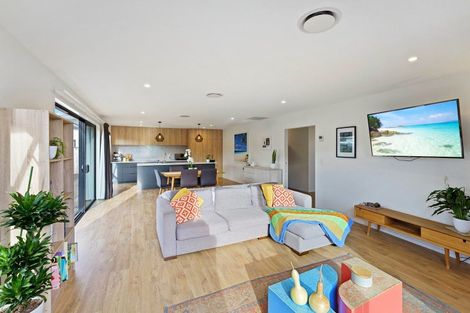 Photo of property in 14 Seagrass Place, Otaki Beach, Otaki, 5512