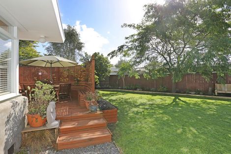 Photo of property in 7 Droylsden Place, Palmerston North, 4410