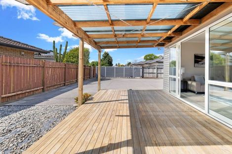 Photo of property in 16a Darren Crescent, Half Moon Bay, Auckland, 2012