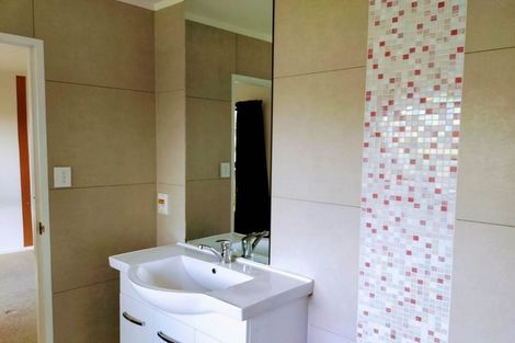 Photo of property in 60 Vintage Drive, Henderson, Auckland, 0612