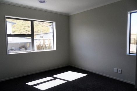 Photo of property in 5a Sandino Place, Grenada Village, Wellington, 6037