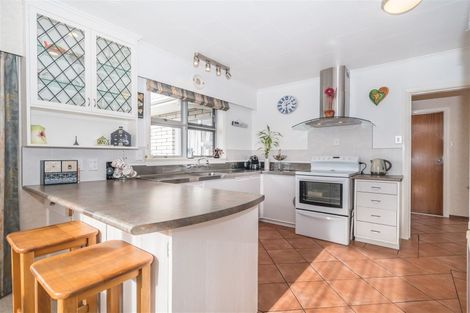 Photo of property in 14 Hollows Crescent, Takaro, Palmerston North, 4412