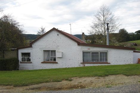 Photo of property in 3 Hill Street, Lawrence, 9532