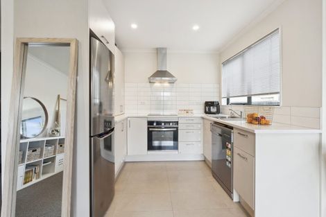 Photo of property in 72 Totara Meadows Court, Wiri, Auckland, 2104