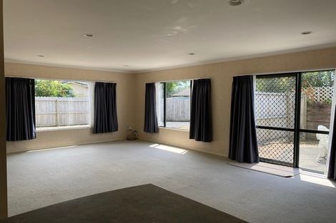 Photo of property in 8a Fiesta Drive, Half Moon Bay, Auckland, 2012