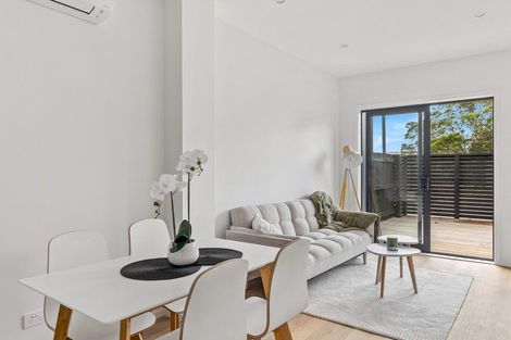 Photo of property in 19 Meg Lane, Glen Eden, 0602