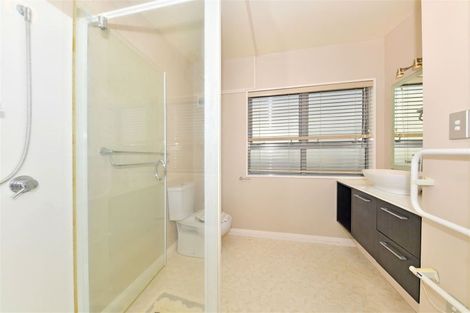 Photo of property in 8d Broadbent Street, Riccarton, Christchurch, 8041