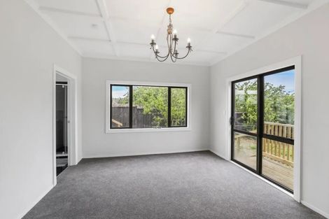 Photo of property in 5 Waiari Road, Conifer Grove, Takanini, 2112