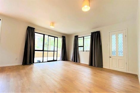 Photo of property in 2/6 Cresta Avenue, Beach Haven, Auckland, 0626