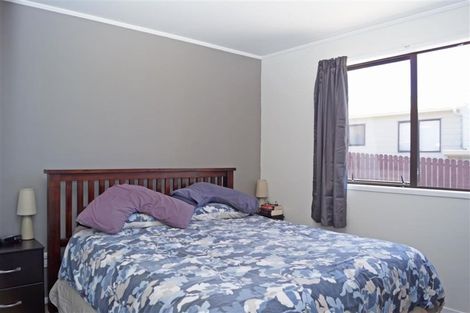Photo of property in 2/8 Dalmatia Place, Henderson, Auckland, 0612