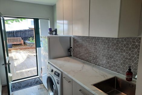 Photo of property in 4a Holiday Road, Stanmore Bay, Whangaparaoa, 0932