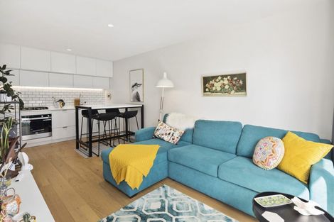 Photo of property in 33 Jean Caldwell Way, Island Bay, Wellington, 6023