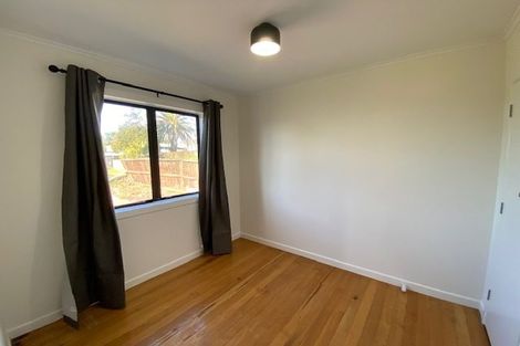 Photo of property in 37 Fairclough Road, Beach Haven, Auckland, 0626